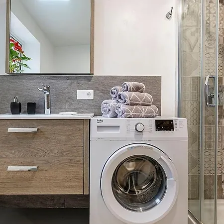 2 Min From The Sea Pool, Comfort And Free Wifi Apartment