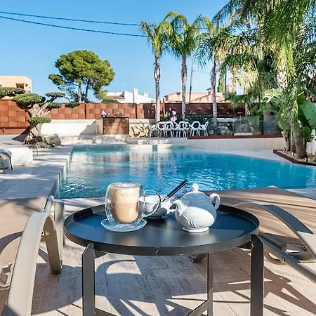 Apartment 2 Min From The Sea Pool, Comfort And Free Wifi