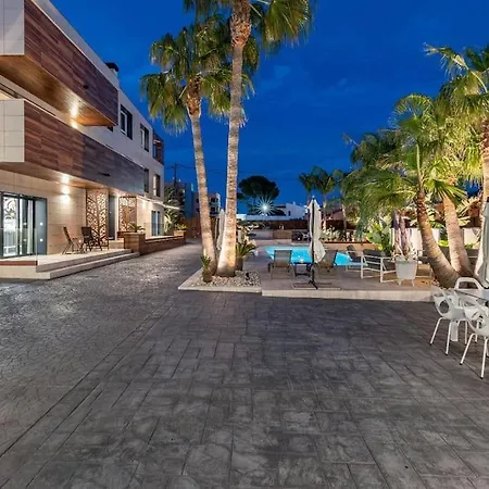 Apartment 2 Min From The Sea Pool, Comfort And Free Wifi *