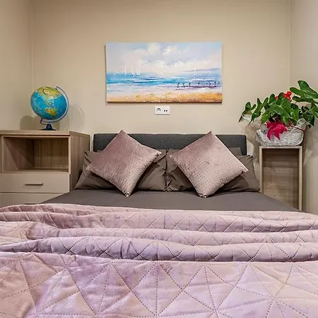 2 Min From The Sea Pool, Comfort And Free Wifi Apartment